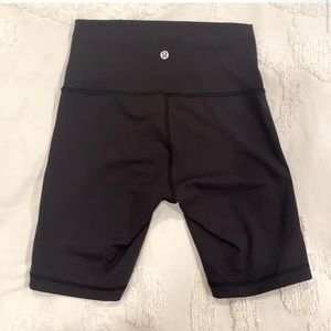 Lululemon high rise size 6  biker shorts